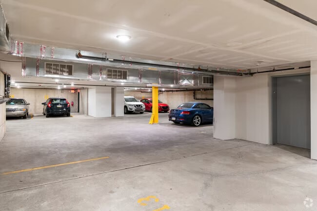 Building Photo - 1522-1532 W Girard Ave