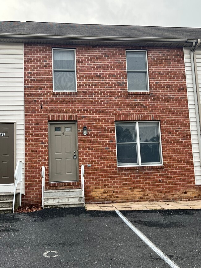 Building Photo - 4 N Locust St