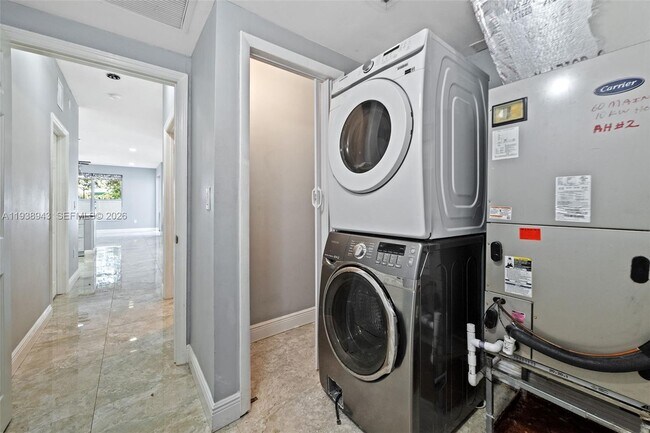 Building Photo - 1852 SW 156th Ave