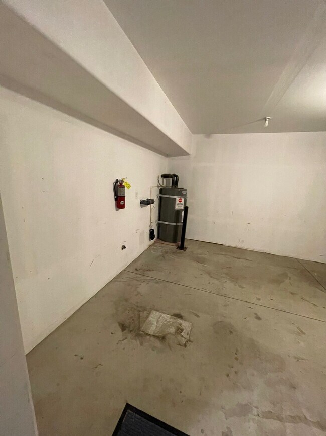 Building Photo - 5 S Kellogg St