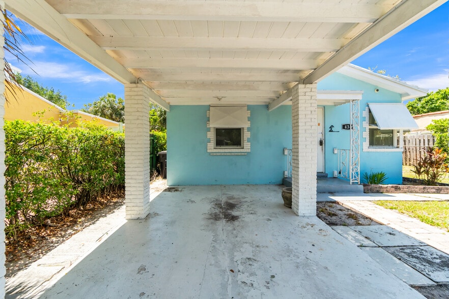 Building Photo - 434 49th St