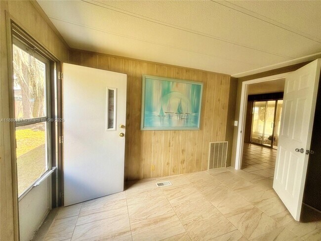 Building Photo - 3930 Country Pl