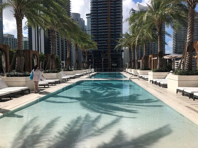 Building Photo - 801 S Miami Ave