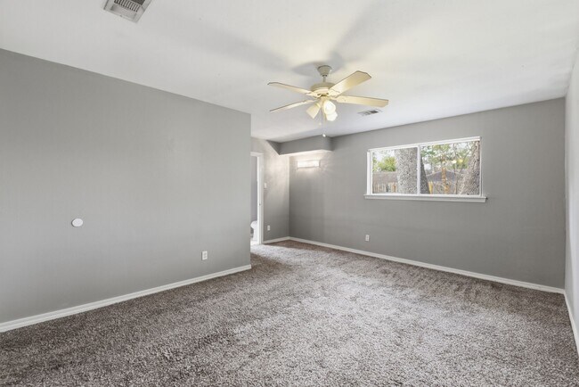 Building Photo - 7215 Ridge Oak Dr