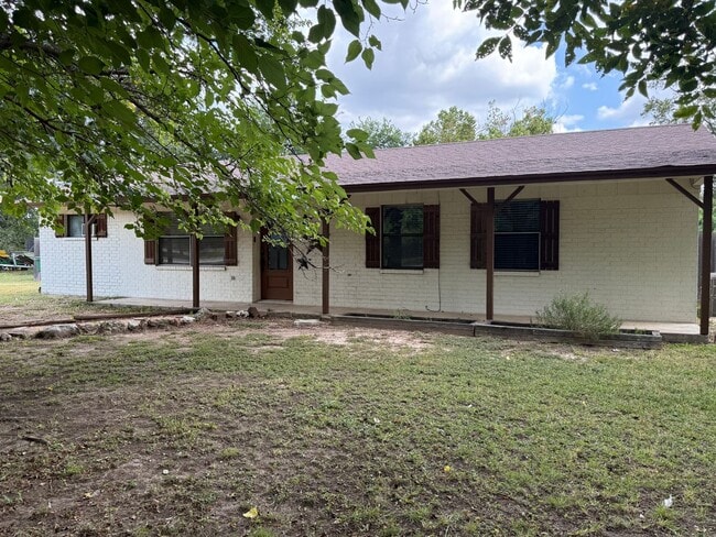Building Photo - Charming 4 bed 2 bath home in Lampasas com...