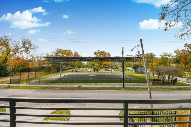 Building Photo - 3231 Tuam St