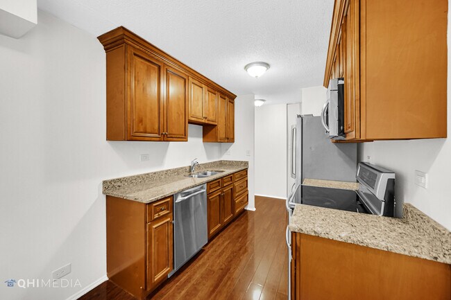 Building Photo - 111 S Baybrook Dr