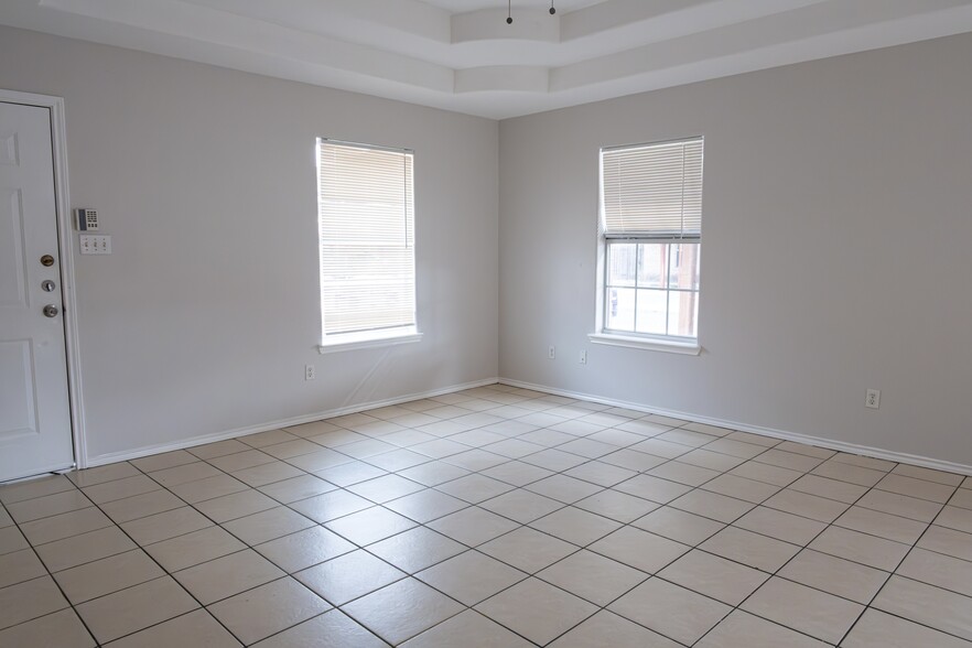 Building Photo - 1519 Orlando St