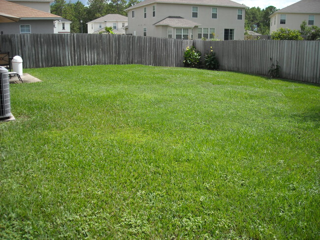 Building Photo - 8913 Redtail Dr