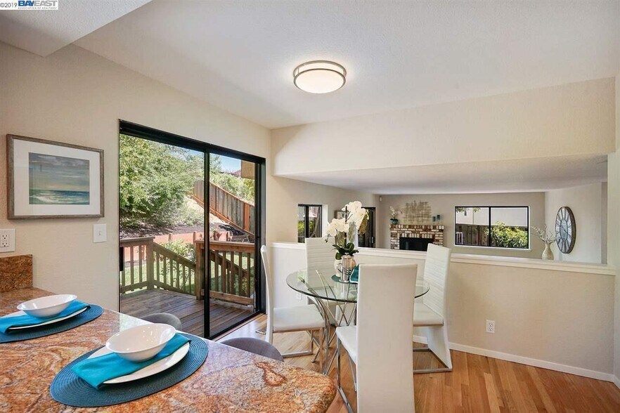 Building Photo - 5977 Skyfarm Dr