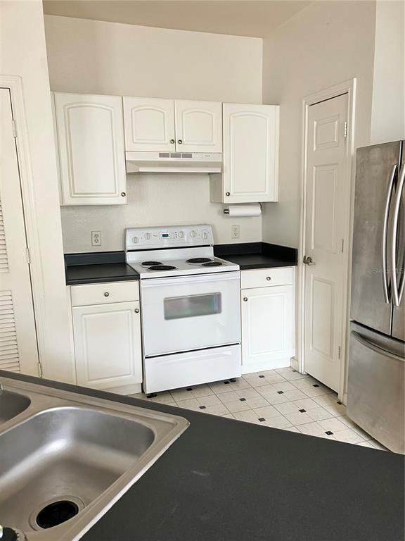 Building Photo - 860 N Orange Ave