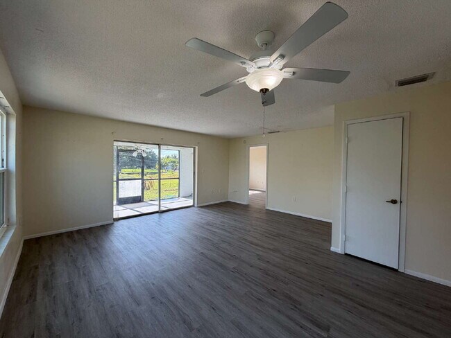Building Photo - 2-bedroom, 2-bathroom residence located in Punta Gorda Isles