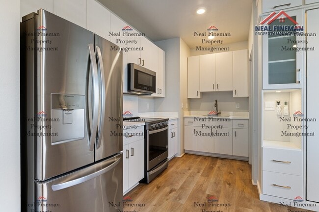 Building Photo - Partially furnished Studio, 1 Bath with street parking.