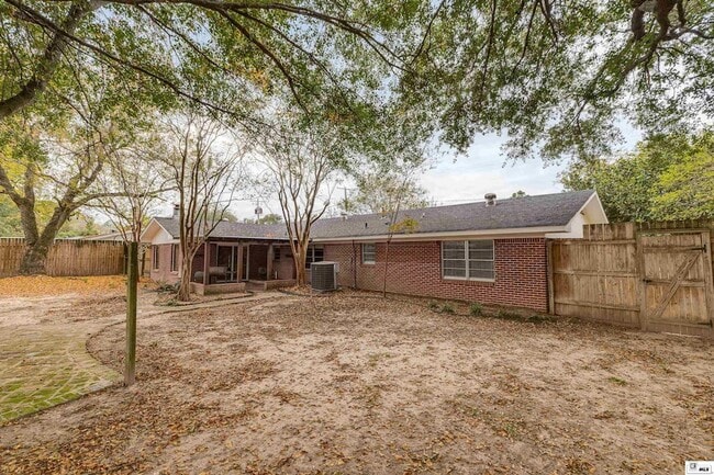 Building Photo - 1110 Hilton St