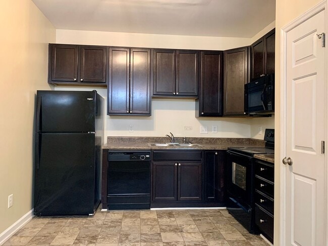 Building Photo - RENT READY Townhome Convenient to I440 & I...