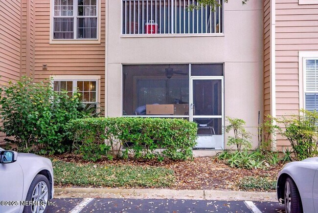 Building Photo - 13810 Sutton Park Dr N