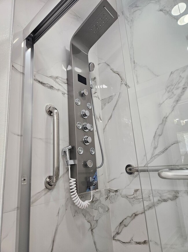 Building Photo - Stunning Fully Renovated Townhouse for rent in Land O' Lakes – Your Dream Home Awaits!