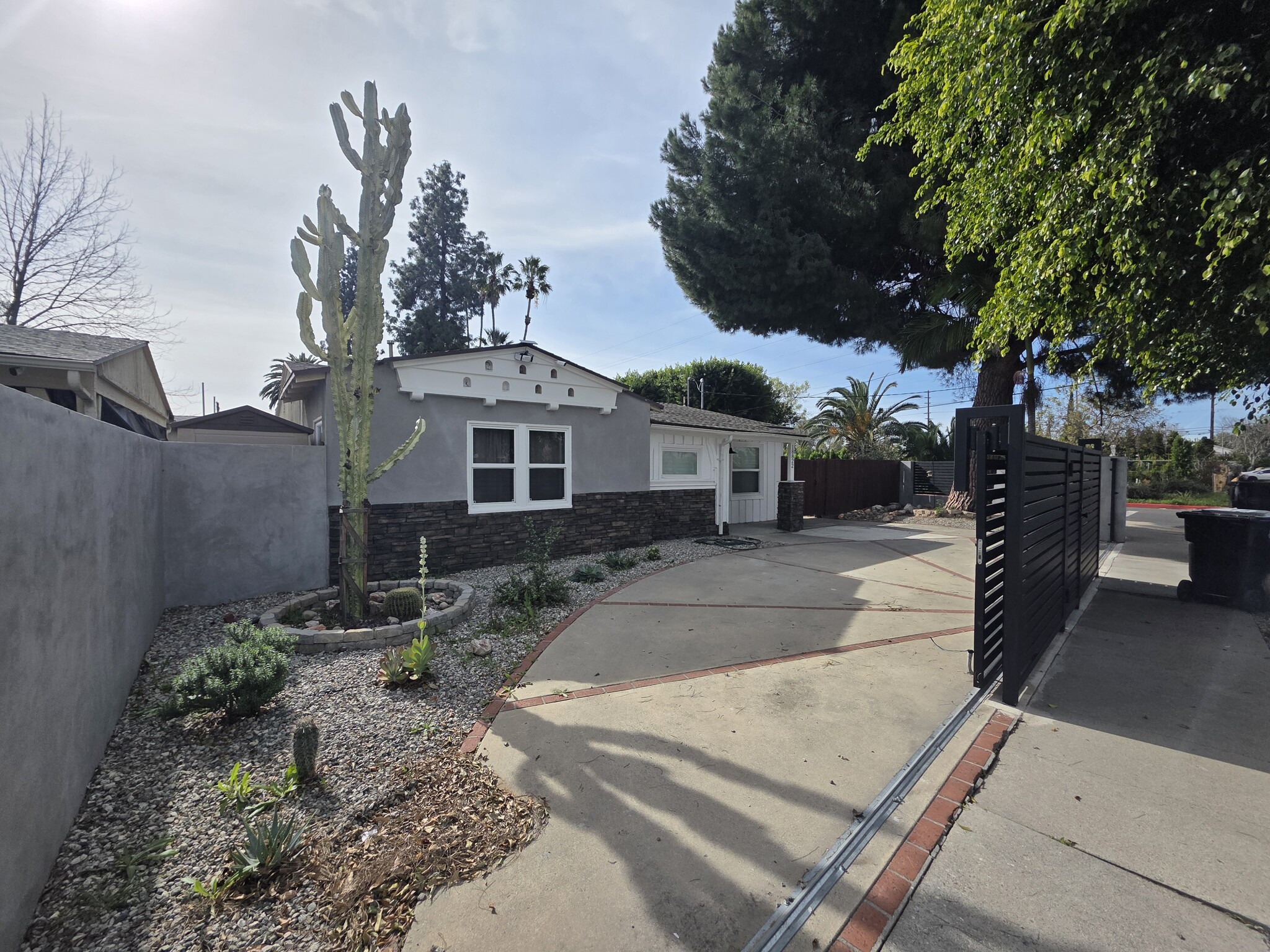 Building Photo - 18822 Hart St