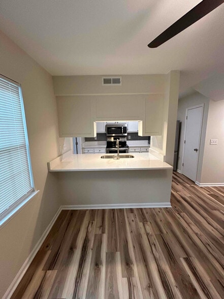 Building Photo - 1023 Hunters Trce