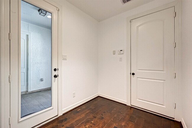 Building Photo - 39 Marino Dr