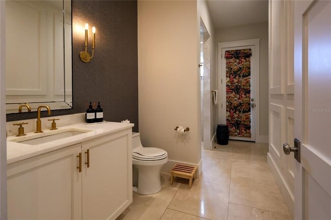 Building Photo - 2402 W Parkland Blvd