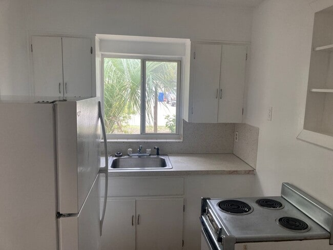 Building Photo - Adorable 1 bedroom near Kenwood!