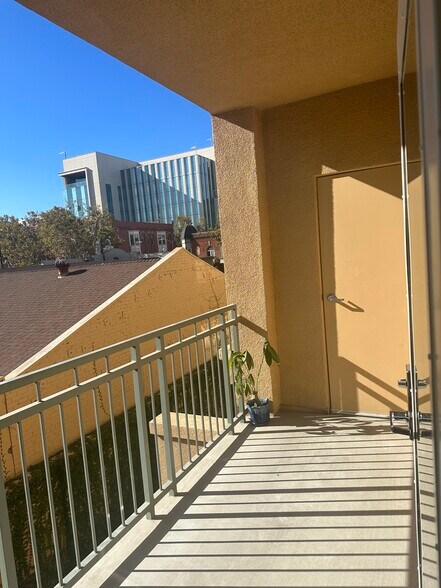 private patio balcony - 30 E Julian St