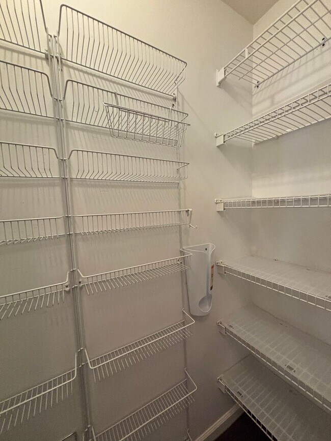 Building Photo - AVAILABLE NOW- LOW MAINTENANCE, MOVE-IN READY PATIO HOME IN NE COLUMBIA!!