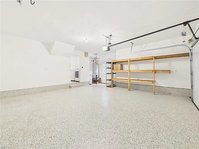 Building Photo - 2536 7 Kings Rd