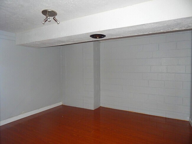 Building Photo - 1404 Winthorne Dr