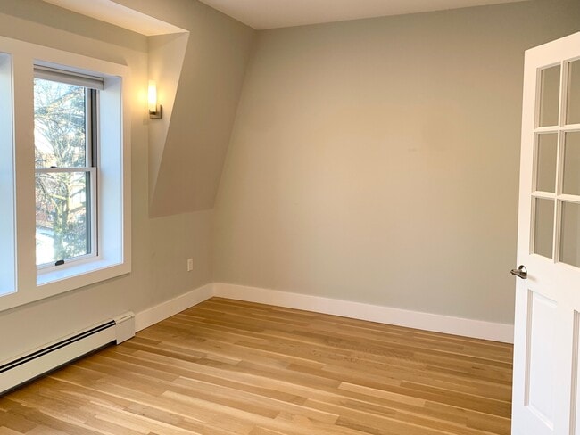 Building Photo - 99-07 Ascan Ave