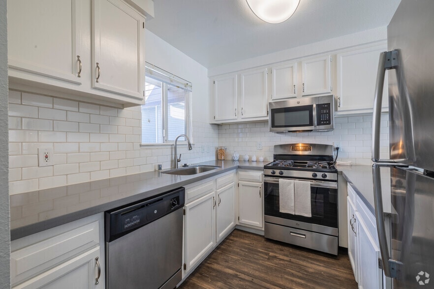 2X2 Platinum - 2BR, 2BA - 1,000SF - Kitchen - The Terraces