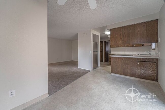 Building Photo - 3012 NE 78th Ave