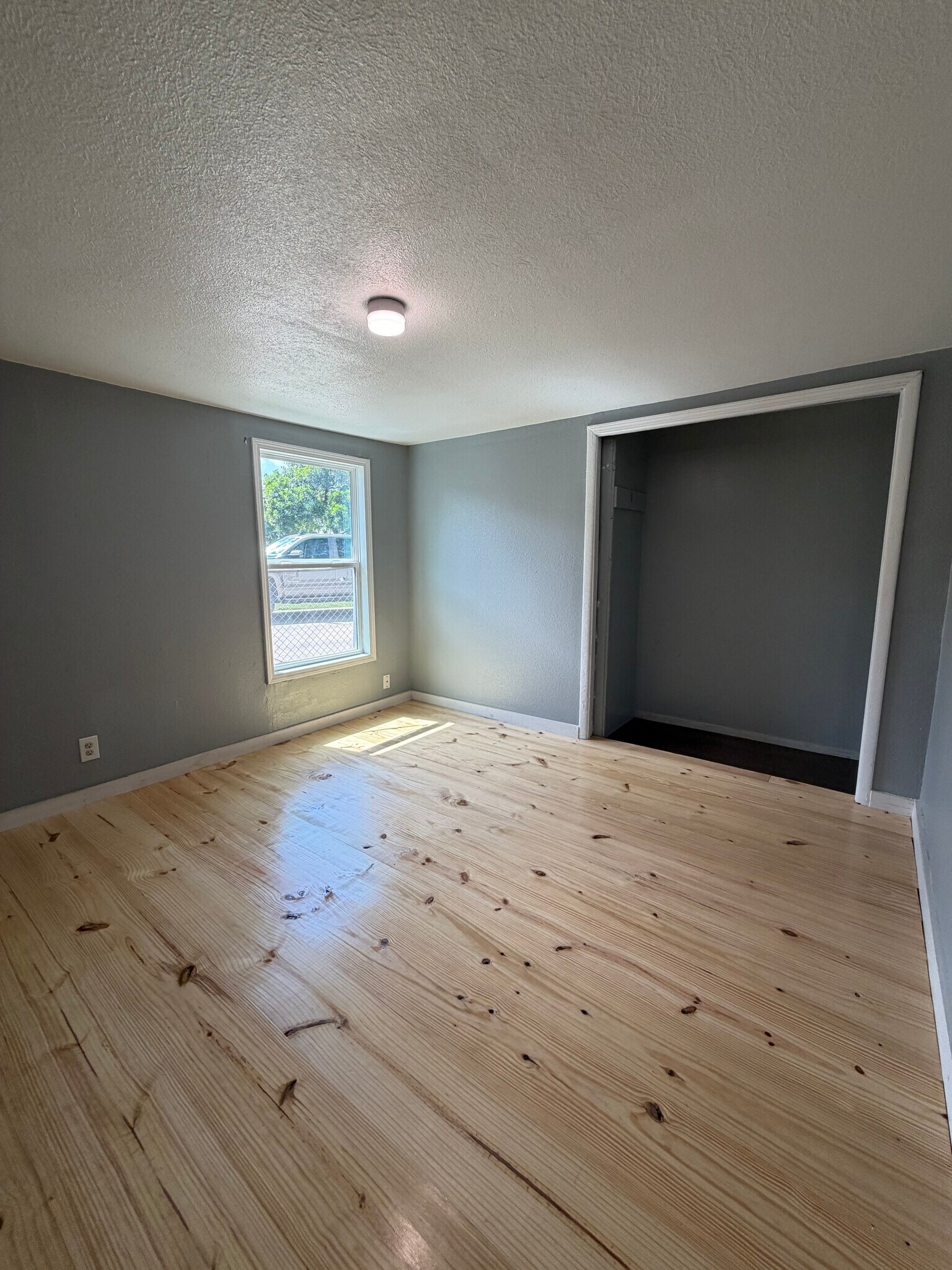 Building Photo - 830 Benavides St