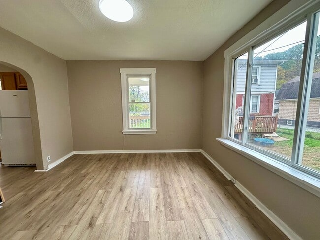 Building Photo - 102 Ivy St