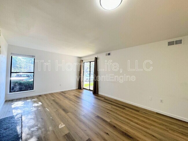 Building Photo - 6400 S Dayton St