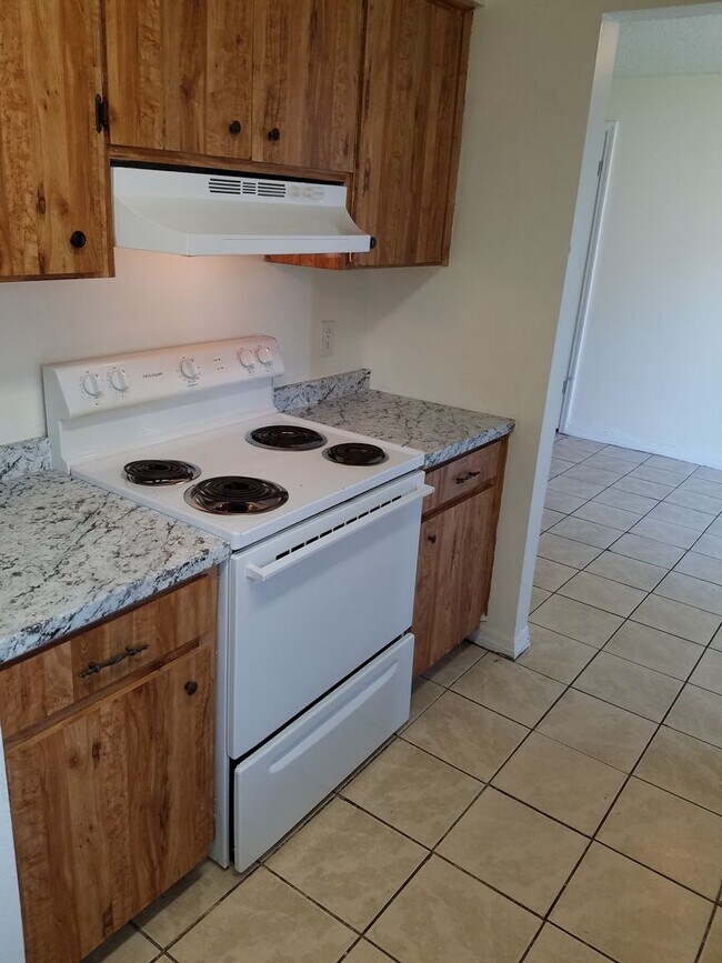 Building Photo - Cedar Ave - A