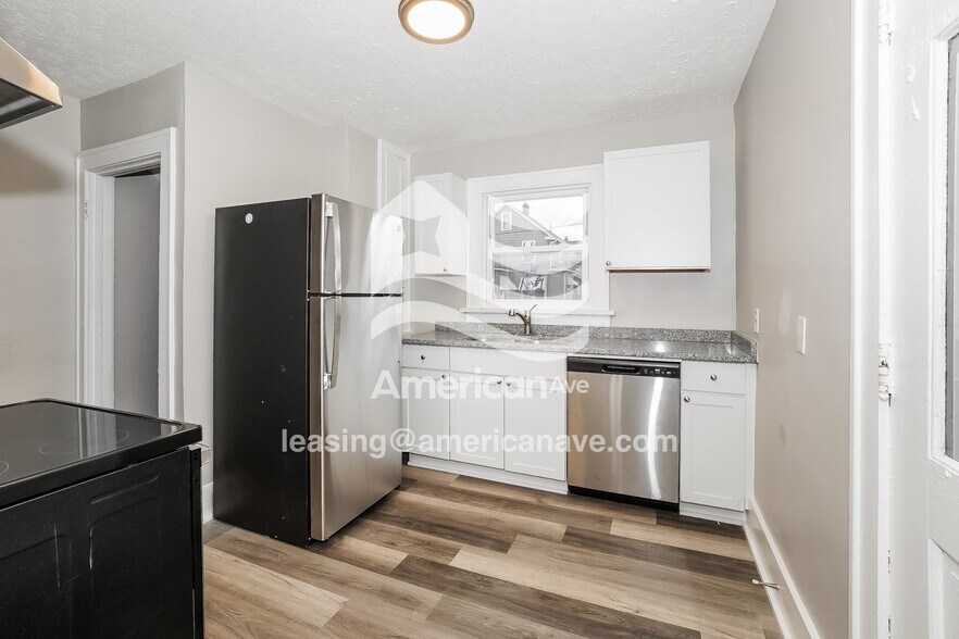 Building Photo - 1001 W 20th St