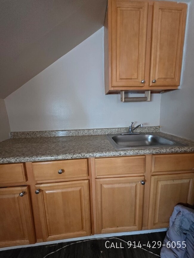 Building Photo - 151 Linden St