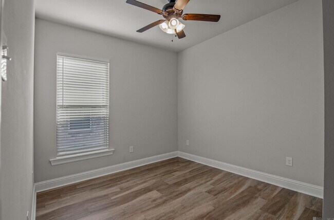 Building Photo - 7324 Kenilworth Crossing Ave