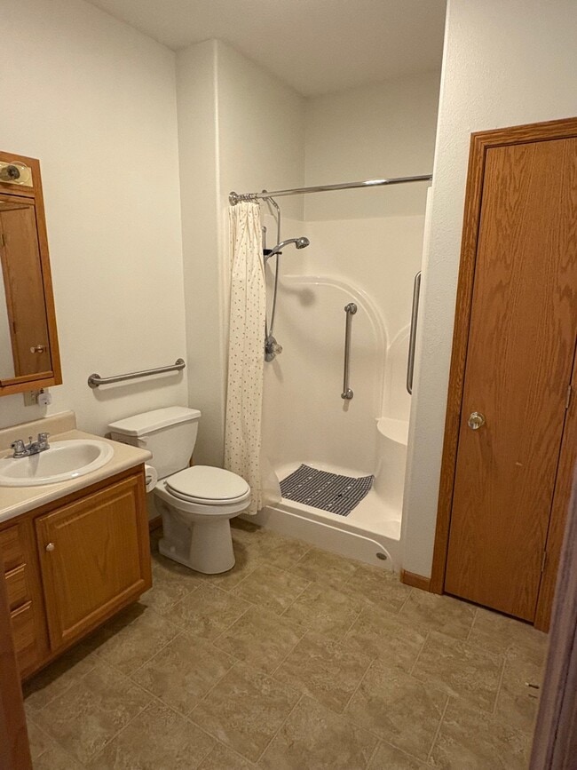 Building Photo - 1104 E 15th St