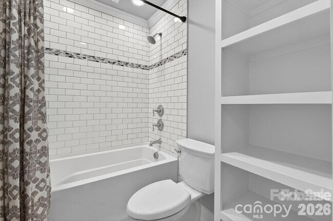 Building Photo - 307 E Peterson Dr