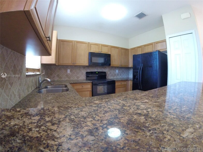 Building Photo - 990 NW 99th Ct