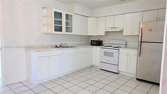 Building Photo - 525 NE 132nd Terrace