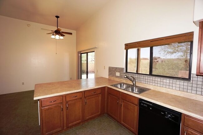 Building Photo - 48 S Happy Valley Saddle Dr