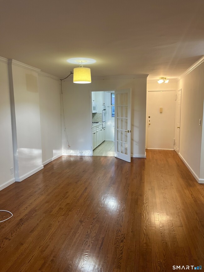 Building Photo - 71 Strawberry Hill Ave