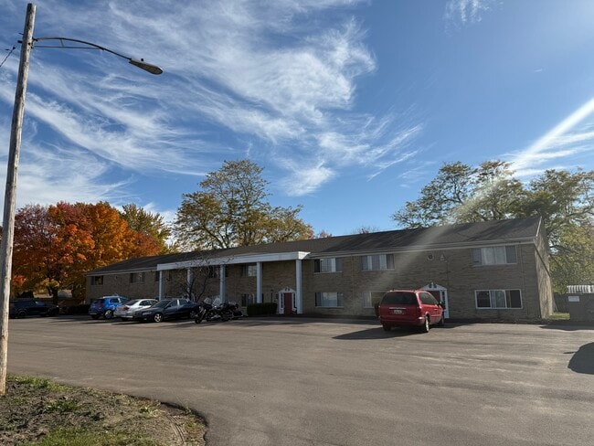 Building Photo - Carriage House Apartments