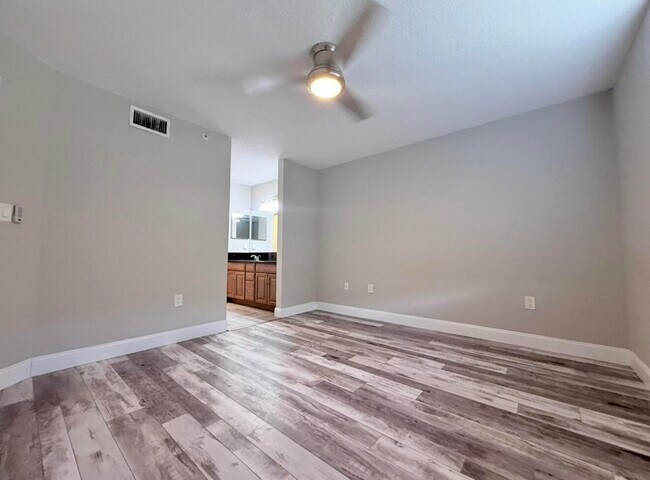 Building Photo - 300 Scotia Dr