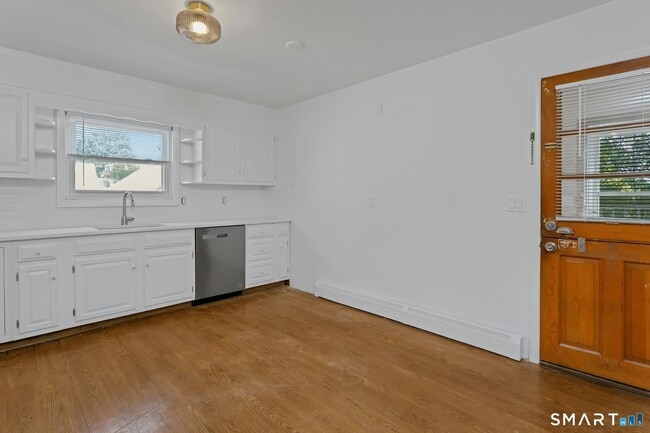 Building Photo - 2090 Madison Ave