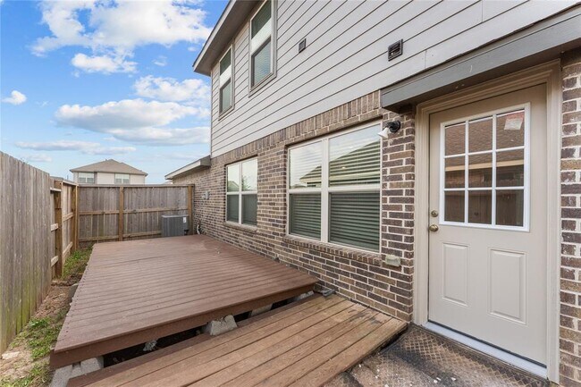 Building Photo - 14515 Broadbury Pond Rd